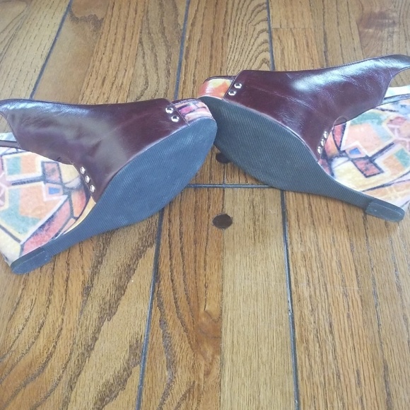 ZINC Wedged Sandals - Picture 4 of 4